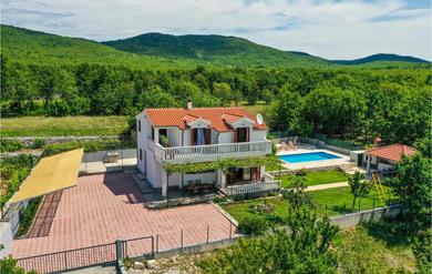 Дом отдыха Five-Bedroom Holiday Home in Blato Na Cetini