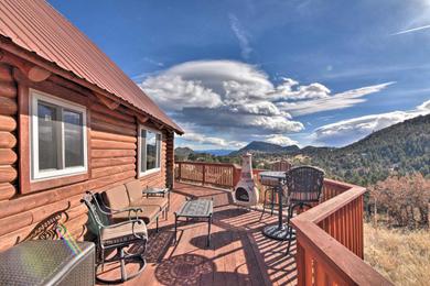 Holiday home Remote Escape with Deck and Sweeping Mountain Views!