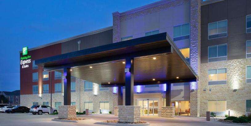 Отель Holiday Inn Express & Suites Great Bend, an IHG Hotel