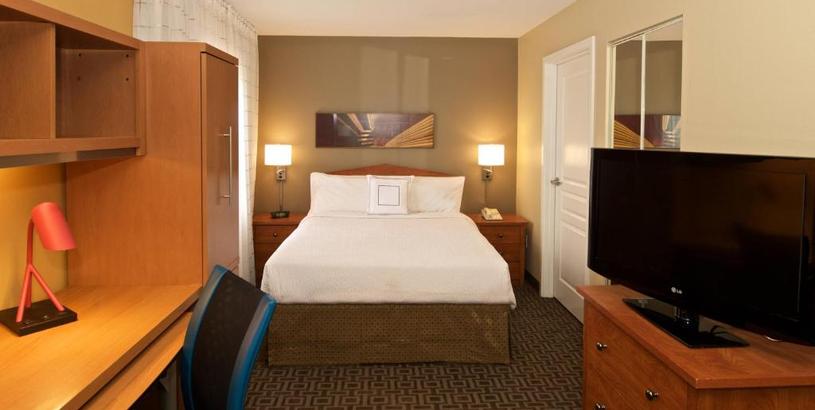 Отель TownePlace Suites by Marriott Seattle Southcenter