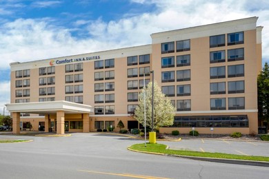 Отель Comfort Inn & Suites Watertown