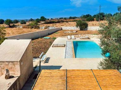 Дом отдыха Lush Holiday Home in Ragusa with Pool Antique Interiors