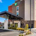 Отель Holiday Inn Express & Suites Tulsa East - Catoosa, an IHG Hotel
