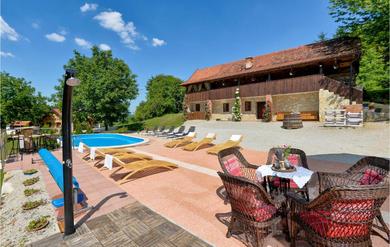 Holiday home Stunning home in Novi Marof with WiFi, 3 Bedrooms and Jacuzzi
