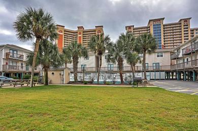 Apartments Family-Friendly Gulf Shores Condo Steps to Beach!