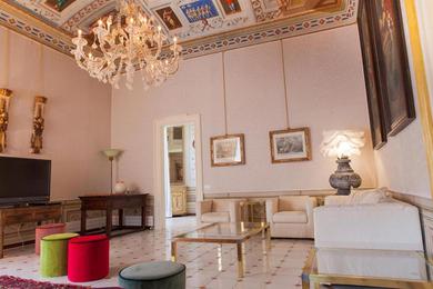 Apartments MarcheAmore - Stanze della Contessa, Luxury Flat with private courtyard