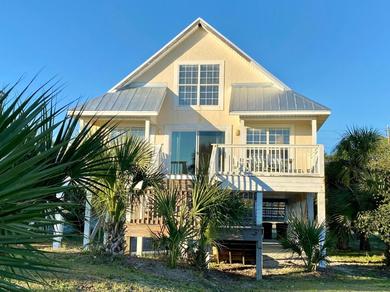 Holiday home Gulf front and pet friendly home with spacious open deck with gorgeous views!