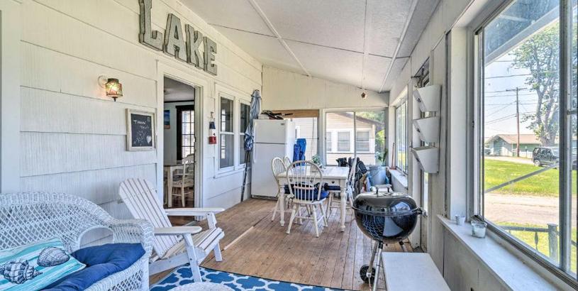 Holiday home Hilton Lake Getaway with Over-the-Water Deck!