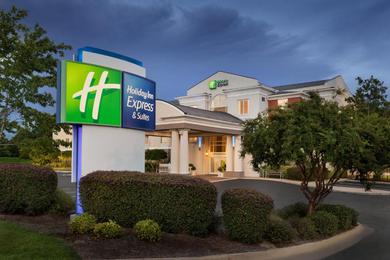 Отель Holiday Inn Express Hotel & Suites Auburn - University Area, an IHG Hotel