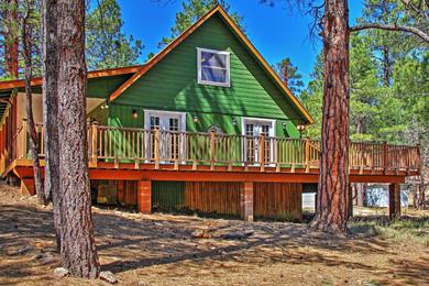 Holiday home Happy Jack Getaway with Hot Tub and Wraparound Porch!