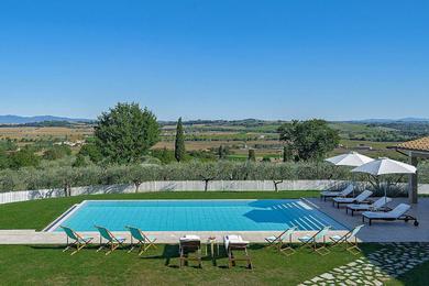 La Selce Villa Sleeps 14 with Pool and Air Con