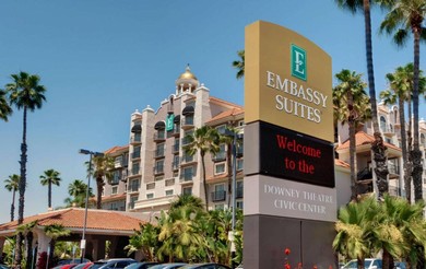 Отель Embassy Suites by Hilton Los Angeles Downey