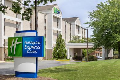 Отель Holiday Inn Express and Suites Germantown, an IHG Hotel