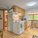 Holiday home Vintage Creekside Cottage with Hot Tub and Grill!