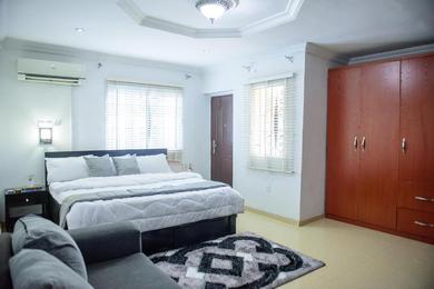 Guest house Private Master Bedroom in a Duplex at a Secured Estate with 24hours Power & Security ,DSTV and Wifi Ready