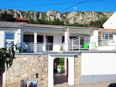 3 bedrooms house with enclosed garden and wifi at Grizane 5 km away from the beach
