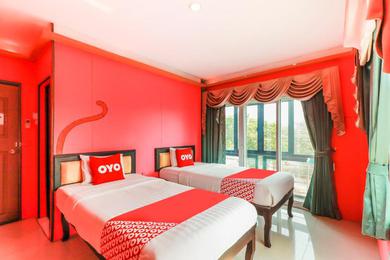 OYO 768 First Station Hotel