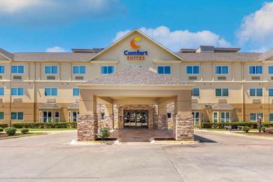 Отель Comfort Suites North Dallas