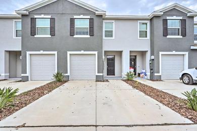 Дом отдыха Wesley Chapel Townhome with Pool Access!