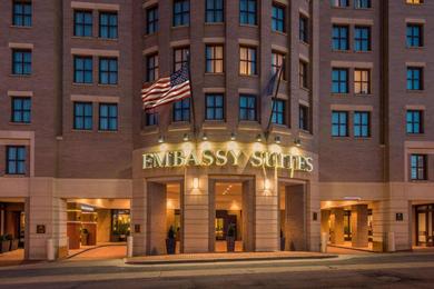 Отель Embassy Suites by Hilton Alexandria Old Town