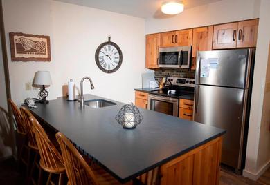 Apartments Mountain Lodge at Okemo-1Br Fireplace & Updated Kitchen condo