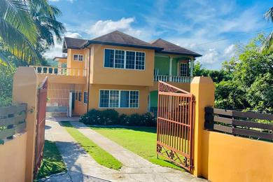 Holiday home Coconut Palm Getaways; 4-Bdr, Balcony,Pool, Garden