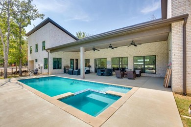 Hotel Luxe Waterfront Home in Malakoff with Pool and Hot Tub