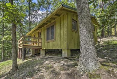 Holiday home Wyatt Earp Cabin with Deck, 1 Mi to Raystown Lake!