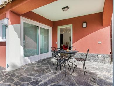 Villa Nice apartment in a villa with three apartments with private porch and garden