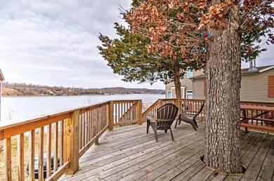 Holiday home Cozy Camdenton Cottage with Deck and Boat Dock Access!