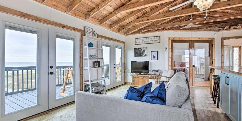 Дом отдыха Oceanfront Vacation Home with Deck and Views!