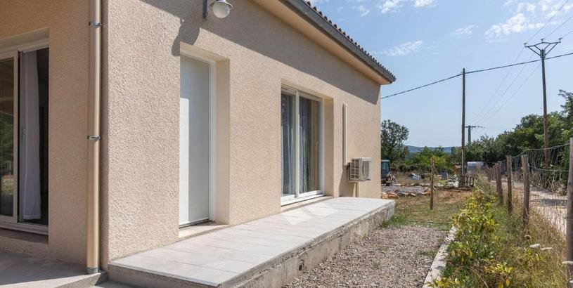Дом отдыха Simplistic Holiday Home in Saint Alban D auriolles with Pool