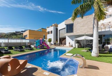Вилла HomeForGuest Villa with Sea Views, Pool, Spa, Gym, Cinema & ProAudio - HomeForGuest