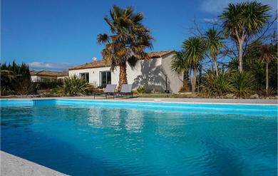 Дом отдыха Stunning Home In Saint-gnies-de-fonted With Outdoor Swimming Pool, Private Swimming Pool And 3 Bedrooms