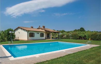 Holiday home Awesome Home In Piansano Vt With 3 Bedrooms, Private Swimming Pool And Outdoor Swimming Pool