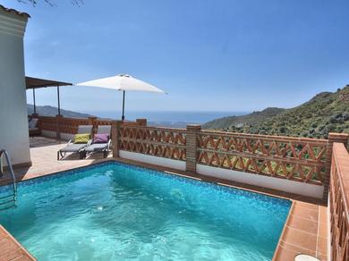 Cozy holiday home with beautiful terrace, panoramic views, WiFi and private pool