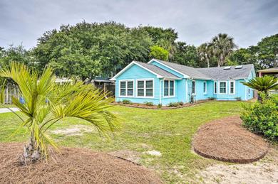 Holiday home Beachy Isle of Palms Home 1 Block to Coast!