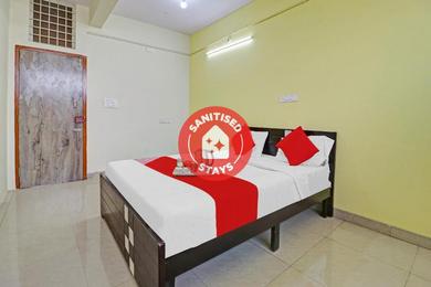 Hotel OYO 88893 Lakshmi Sri Deluxe Boarding & Lodgeing
