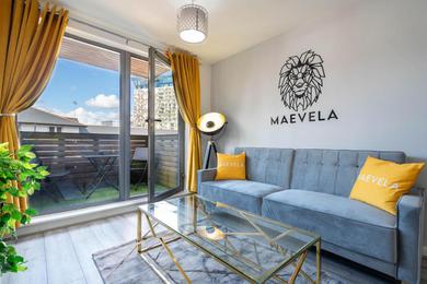 Апартаменты MAEVELA Apartments - Cube View City Centre Apartment - With Balcony View of The Cube - PS4 & Smart TV's