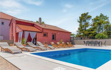 Holiday home Awesome home in Ninski Stanovi with Outdoor swimming pool, 3 Bedrooms and WiFi