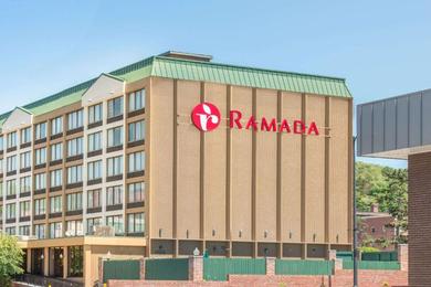 Отель Ramada by Wyndham Cumberland Downtown