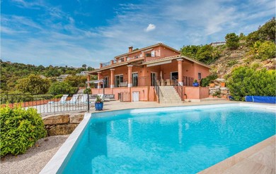 Отель Amazing Home In Les Adrets-de-lestre With Outdoor Swimming Pool, Wifi And 5 Bedrooms