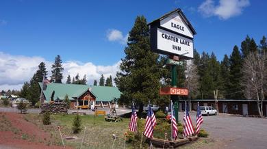 Отель Eagle Crater Lake Inn