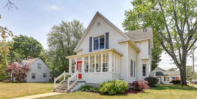 Hotel Charming Chesterton Home with Idyllic Location!