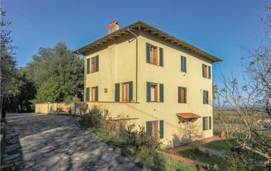 Holiday home Awesome home in Castelvecchio di Comp, with 3 Bedrooms and WiFi