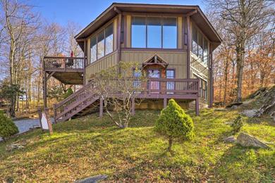 Дом отдыха Beech Mountain Resort Home with Deck and Hot Tub!