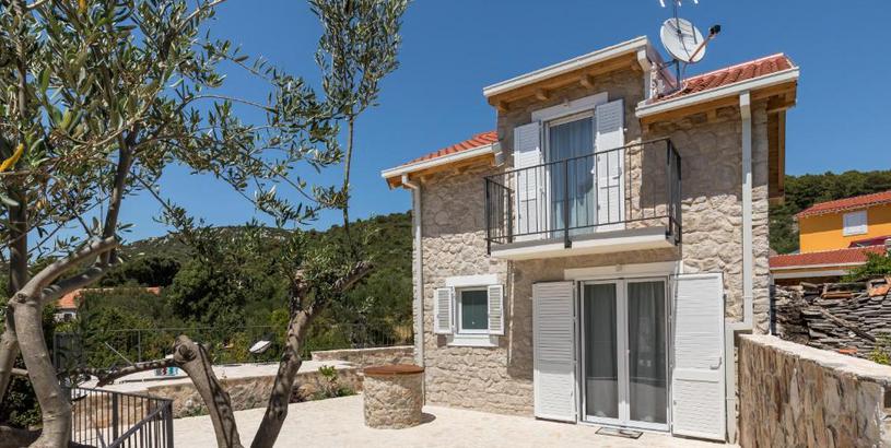 Villa Peaceful Stone Nest with private pool