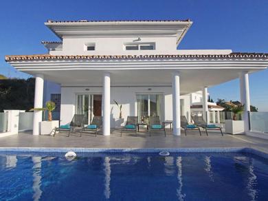 Villa Modern villa with Heated Pool, Jacuzzi, Sauna, sleeps 10