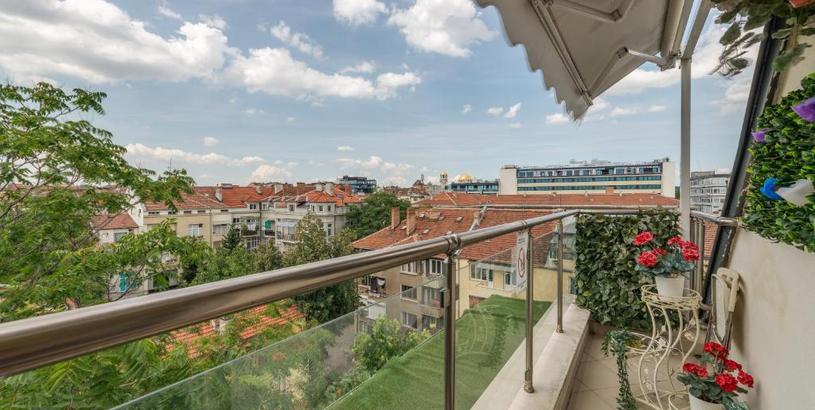 Apartments Luxury and Sunny Studio with a view in TOP Center