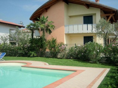 Holiday home Small residence with swimming pool and 8 lovely apartments